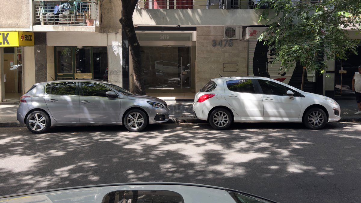 Cómo se nota que Peugeot (y muchas otras marcas) buscaron llevar su compacto "estrella" hacia el lado del rey indiscutido, el Golf.