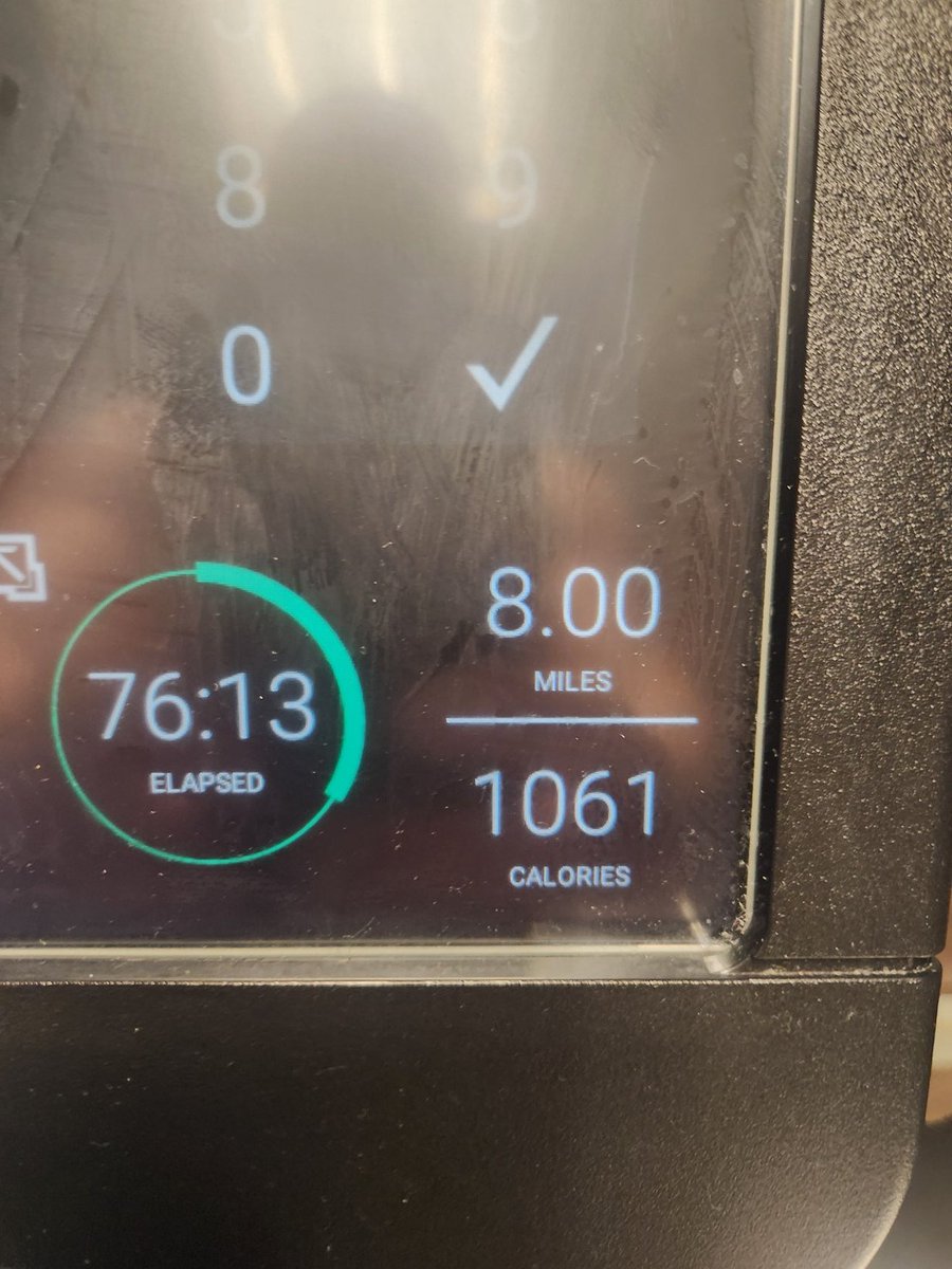 k_emerine's tweet photo. #dreadmill 8MI for long Run Saturday #ownurhealth #runtherapy #DarkNightRunClub @WeAreERC @fit_leaders @ASICSamerica pics are to show i didn't just set tread to run and watch it 🤣 #ronenutrition.com https://t.co/9PUya53qEn