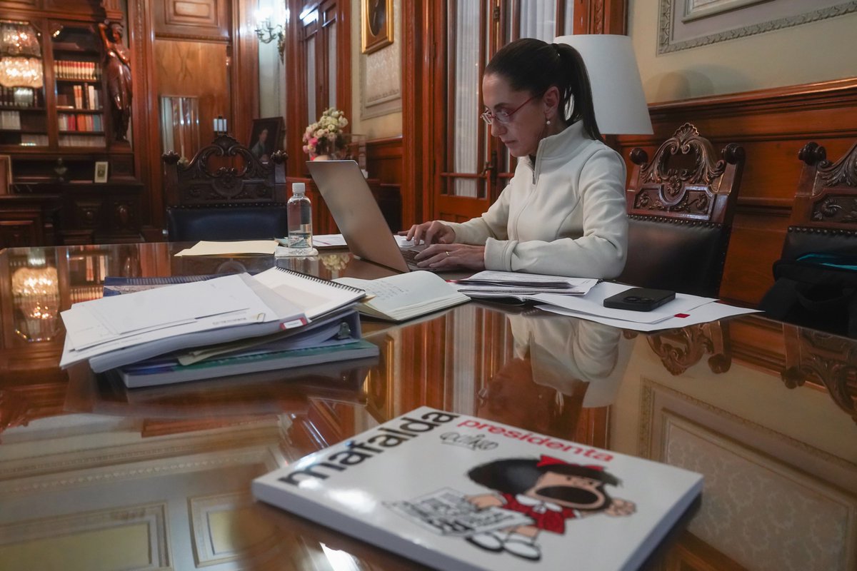 Claudiashein's tweet photo. Nos vemos mañana en el Zócalo. Estoy en los toques finales del discurso. https://t.co/PeORcLIMY2
