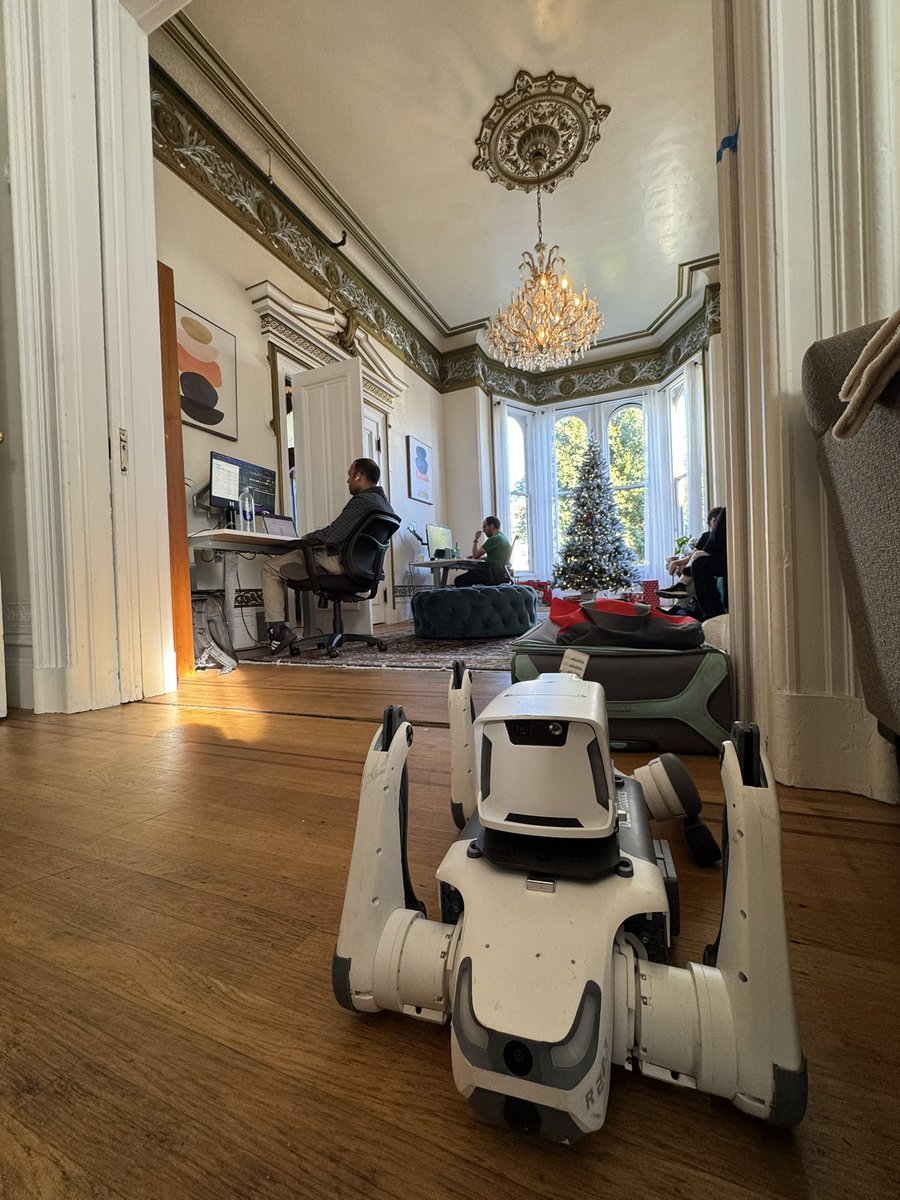 sanwongr2c2's tweet photo. @r2c2ai ARC robot is at the Hackathon IRL hosted by Nosu and MDM. Come check it out. Thank you for the invite @jia_seed #r2c2 #arc #sanfrancisco #hackathon #nosu https://t.co/8prxjHZvyn