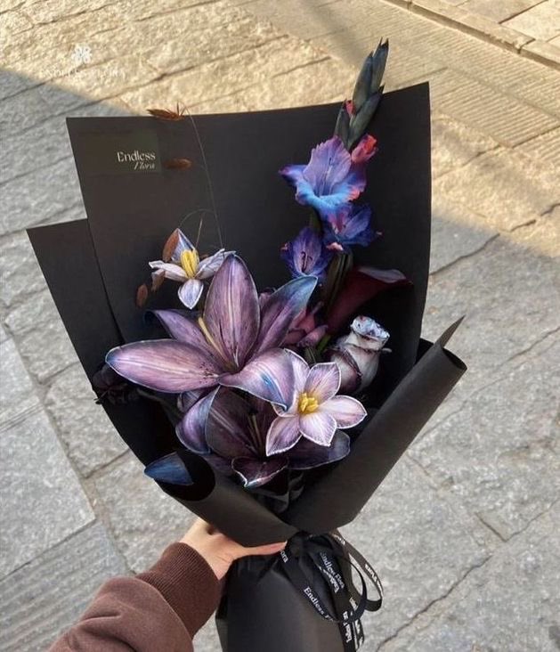 i3Moment's tweet photo. Dark purple flower bouquets https://t.co/uAj0stJHlG