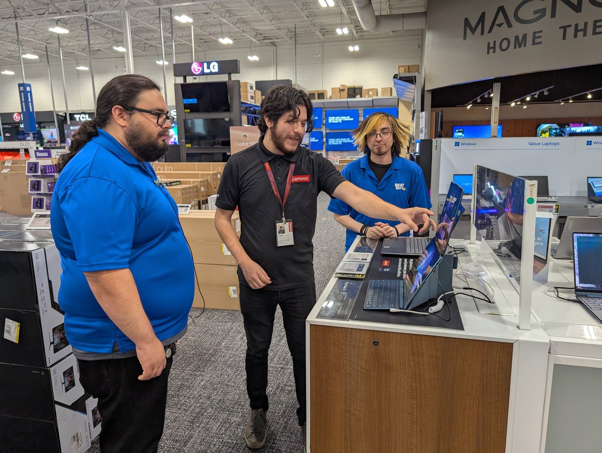 LenovoSoCal's tweet photo. Spending some time training the beautiful YogaBook 9i! #WeAreLenovo #PremiumStars https://t.co/5XecAs3vxS