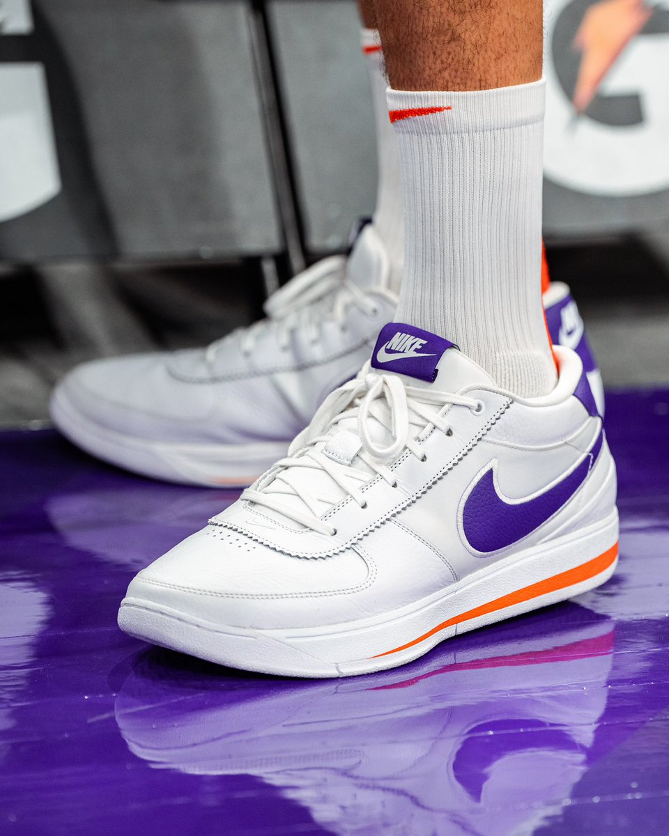 Nike BOOK 1 ホワイト/パープル バスケットシューズ Devin Booker debuts a new Cortez-inspired Nike Book 1 in Phoenix
