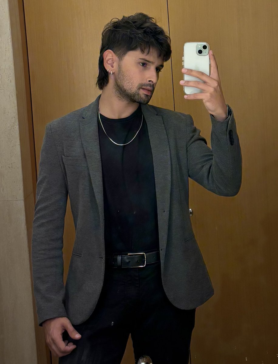 Lucasvind's tweet photo. Tô amando fingir costume nessa conferência da empresa https://t.co/5iHKeqOuv9