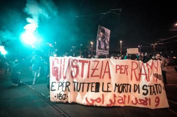 distrilapolilla's tweet photo. [Italia] El 24/11/24 Ramy Elgaml murió durante una persecución con la policía en su barrio de Corvetto en Milán. Tenía 19 años. Hace dos días se dieron a conocer unas imágenes de las cámaras policiales, destrozando el argumento del gobierno y de la prensa burguesa. 
(sigue abajo) https://t.co/tu6xPIgA1l