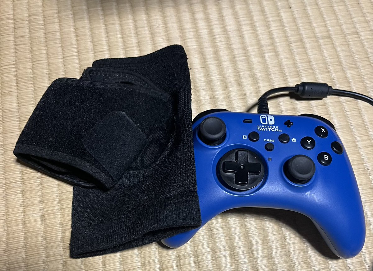 ref0417's tweet photo. おはようございます!
このあとはRTA in Gummaです!
私の出番は13時頃かな!
ここで紹介するのは連打で擦り切った本番用のコントローラーと腕の負担が大きいのでサポーターをつけて走ります!よろしくお願いします!
#RIG2 https://t.co/mUAcogZ8HZ