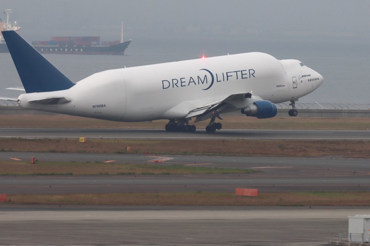 ryuukan96's tweet photo. N747BCを去年R6m2で撮ったのに差し替え 
#ファインダー越しの私の世界 #セントレア写真部 #ドリームリフター #centrair #N747BC #N780BA #N249BA #N718BA #Dreamlifter #EOS90D #EOSR6MarkII https://t.co/3mwkVpyV9G