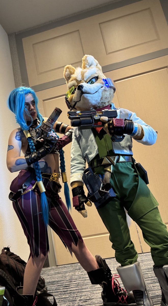 The_Space_Fox's tweet photo. When Star Fox meets Zuan 🚀🦊+💥⏱️

#Ikkicon #Arcane #StarFox #Jinx #Ekko #LeagueOfLegends https://t.co/0S4CH9qjmc