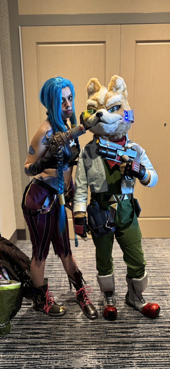 The_Space_Fox's tweet photo. When Star Fox meets Zuan 🚀🦊+💥⏱️

#Ikkicon #Arcane #StarFox #Jinx #Ekko #LeagueOfLegends https://t.co/0S4CH9qjmc