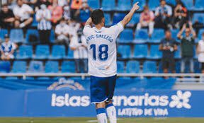 Quiero hablar de este señor de aquí. Bajón de los grandes esta temporada ( él lo sabe) pero joder, creo que valoramos muy poco su figura y lo que ha significado desde que llegó. Siempre intenta dar la cara en las malas, podrá no meter un gol en toda la liga pero 👇🏽