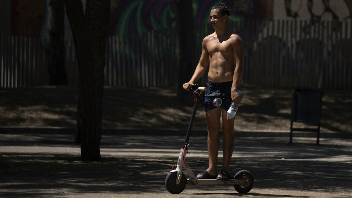 Espagne: Barcelone adopte de nouvelles règles sur les trottinettes et impose le port du casque
➡️ go.rfi.fr/uzJ