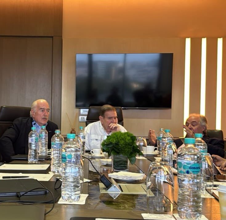 Terminando esta jornada de  acompañamiento de <a href="/IDEA_Grupo/">Iniciativa Democrática de España Y Las Américas.</a> al  Presidente de #Venezuela <a href="/EdmundoGU/">Edmundo González</a>. La lucha contra la tirania y el retorno de la  libertad y la democracia de Venezuela continua. ¡Gloria al Bravo pueblo!