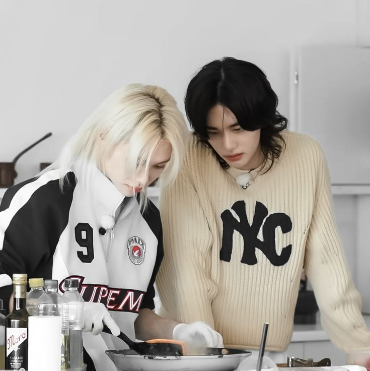 _hwanghj's tweet photo. Abro hilo de momentos HYUNLIX que me hacen cuestionar si solo se trata de fanservice https://t.co/AEiB84mjsB