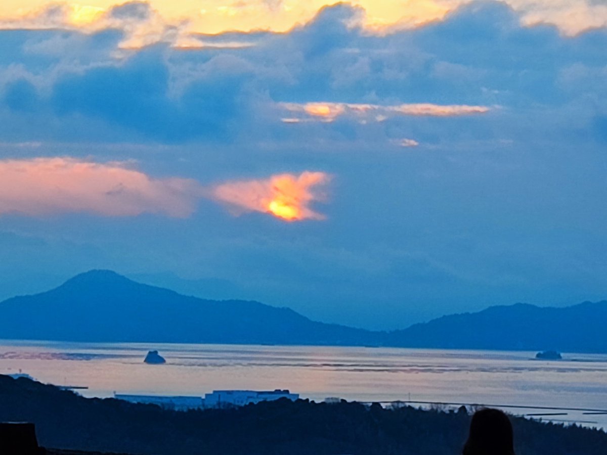 宮島サービスエリアで迎えた朝

雲が多くて日の出はあまり拝めなかったけど、日中は良いお天気になりそう☀
錦帯橋に行ってきまーす

#車中泊