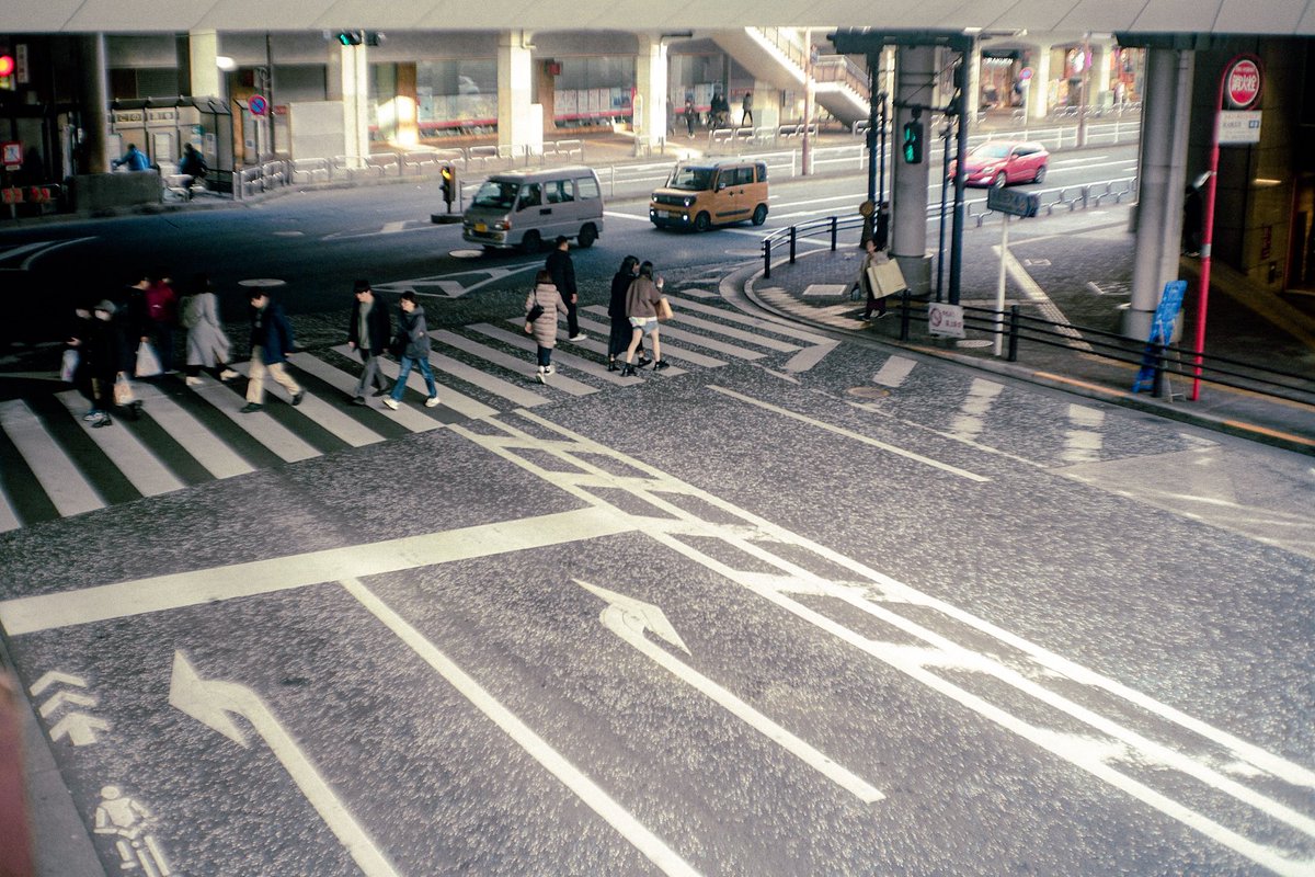 Gara-gara belum punya kamera Ricoh jadi ngulik terus di lightroom 🥲

Ada yang suka engga sama preset yang ini?