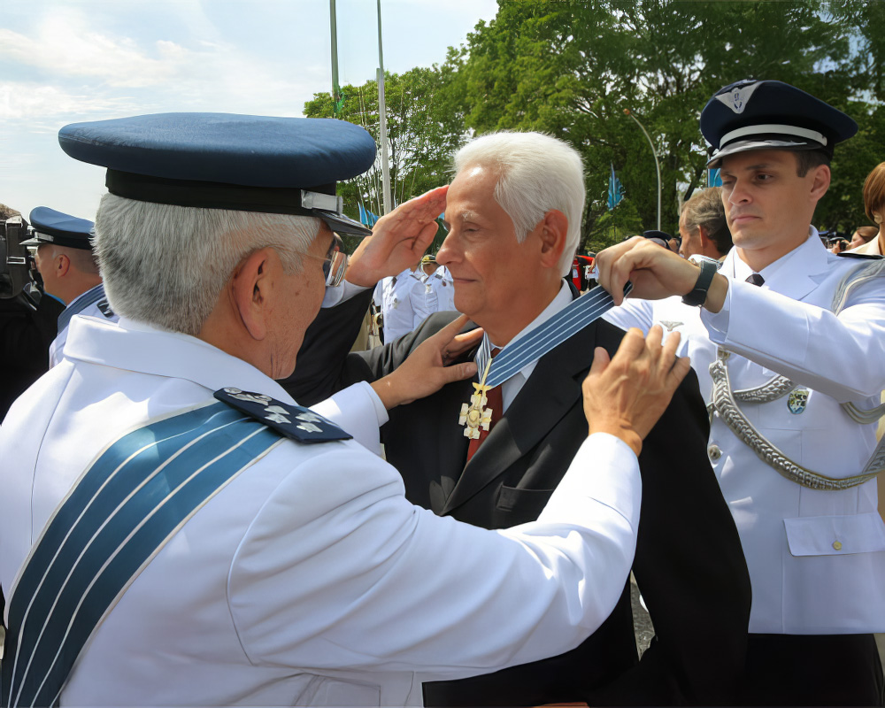sentandoapua's tweet photo. Veterano Meira recebendo a Ordem do Mérito Aeronáutico do Comandante da Aeronáutica, Brig. Saito. BABR, 22 OUT 2010. Crédito: CECOMSAER
#veterano #GrupoDeCaça #Jambock #SentaAPua #FAB #BABR #WWII @fab_oficial https://t.co/EVuAtPZedL