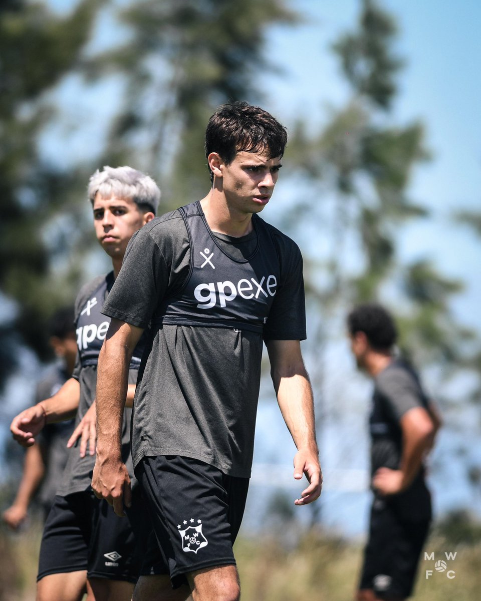 mwfc_oficial's tweet photo. 💪🏼 Meten y meten los pibes.

#𝑪𝒖𝒏𝒂𝑫𝒆𝑪𝒓𝒂𝒄𝒌𝒔 ⚪️⚫️ https://t.co/pDdcIzr7v9