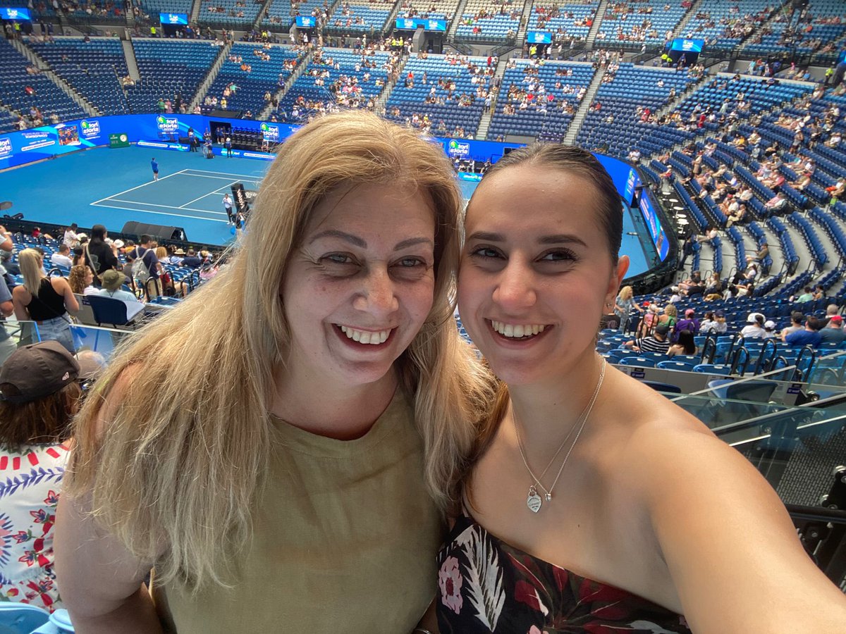 Latinmagic64's tweet photo. @quindicizero @BediniMaurizio @Socia05115947 ready at RLA  for Day one 😍🇮🇹🦊🎾 https://t.co/IYuLFXOWLV