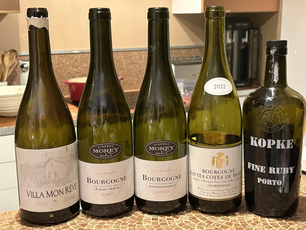 ChPaillet21's tweet photo. Dîner du samedi soir !
Magnifique #VillaMonReve 2018 du domaine #Gayda #Languedoc et 3 jolis #Bourgogne des domaines Morey à Chassagne et Guillemard-Pothier à Meloisey 😋 https://t.co/l1NZ3VxFvl
