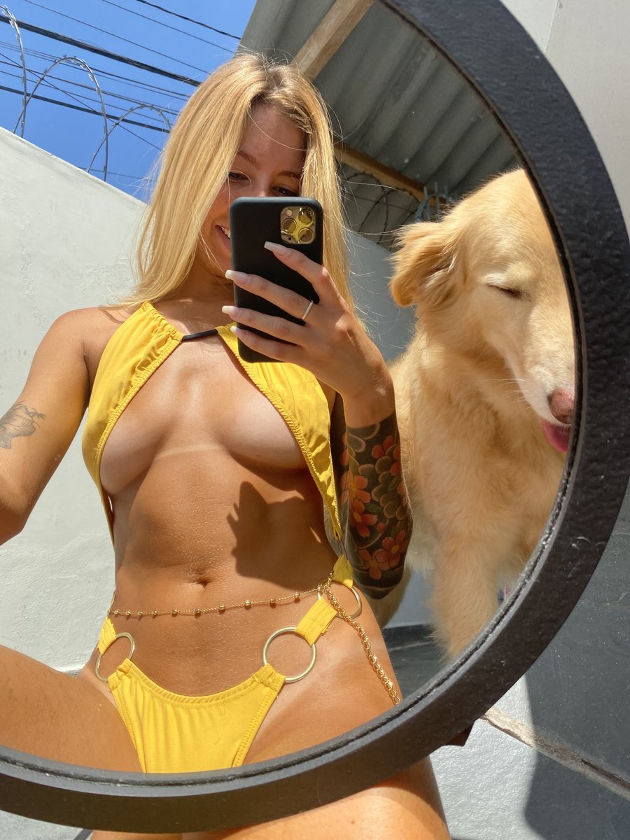 Yellow so I can match my little one haha 😍