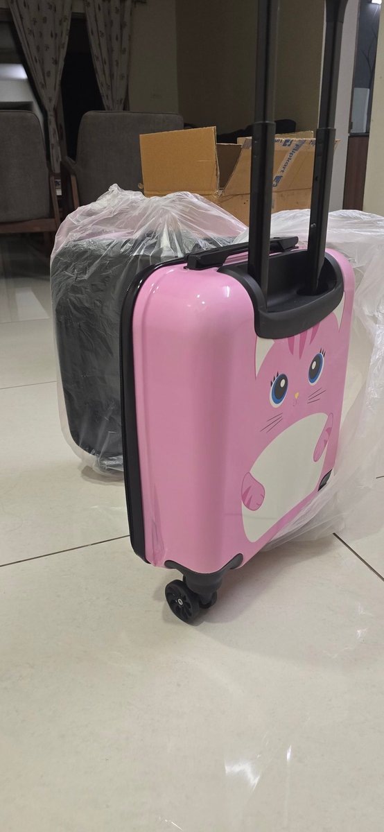 drkirthinath's tweet photo. Received Nasher Miles counterfeit products from Flipkart.. Not able to return and refund. How to go about it? Not even able to contact the customer care since the return window has closed a couple of days ago! @Flipkart @flipkartsupport @Walmart @NasherMiles https://t.co/iP2Ag9bJoZ