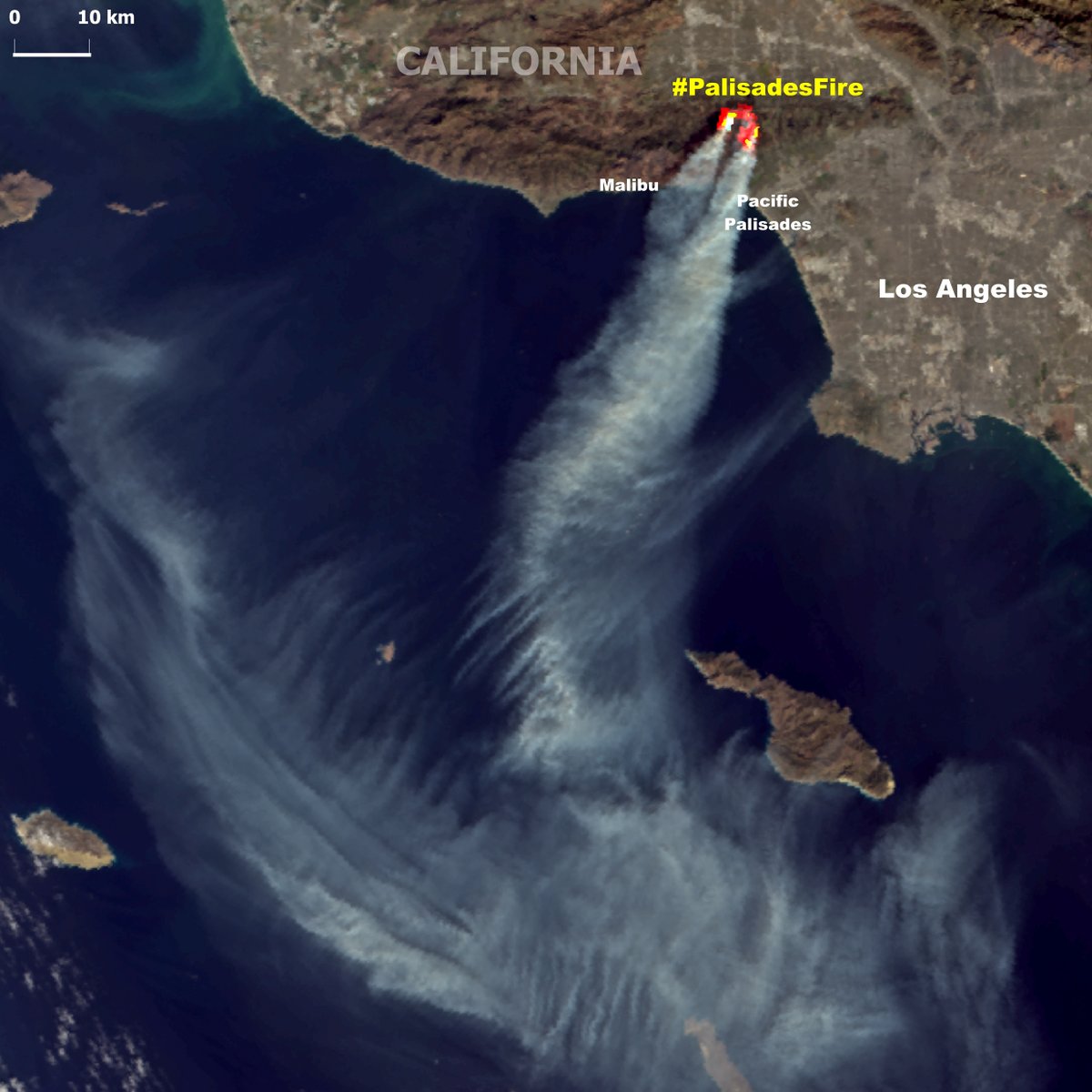 🔴⚠️🔥🇺🇸 The #PalisadesFire has burned  9200Ha so far, with more than 180000 evacuations. The #Sentinel3 view of Jan.11 shows its strong evolution with heavy smoke plumes, even if it is 11% contained. The #LosAngelesFire have destroyed more than 12000 buildings. #ClimateEmergency