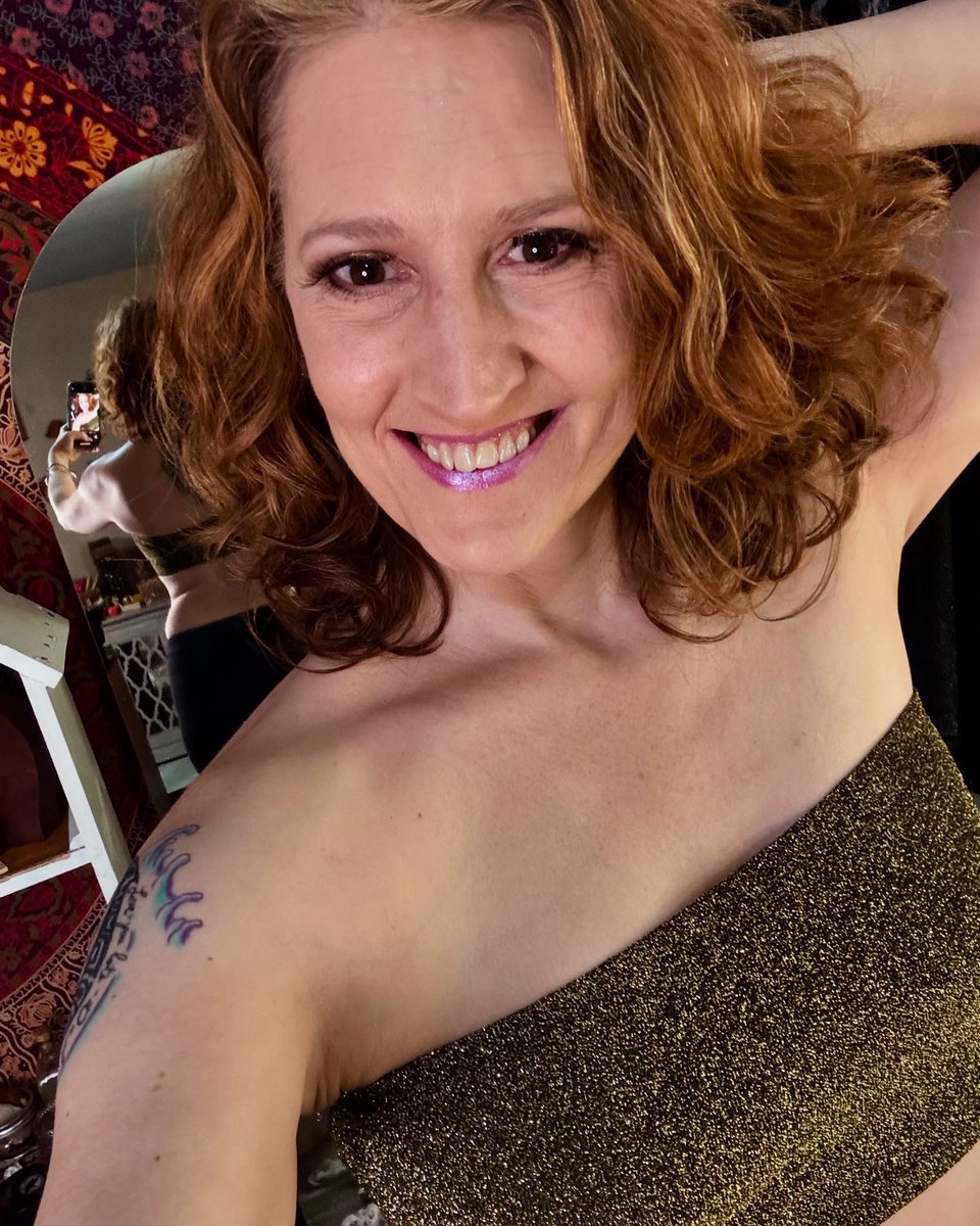 SweetNSpicyRed's tweet photo. Happy Saturday! https://t.co/kgRnsGJGmv