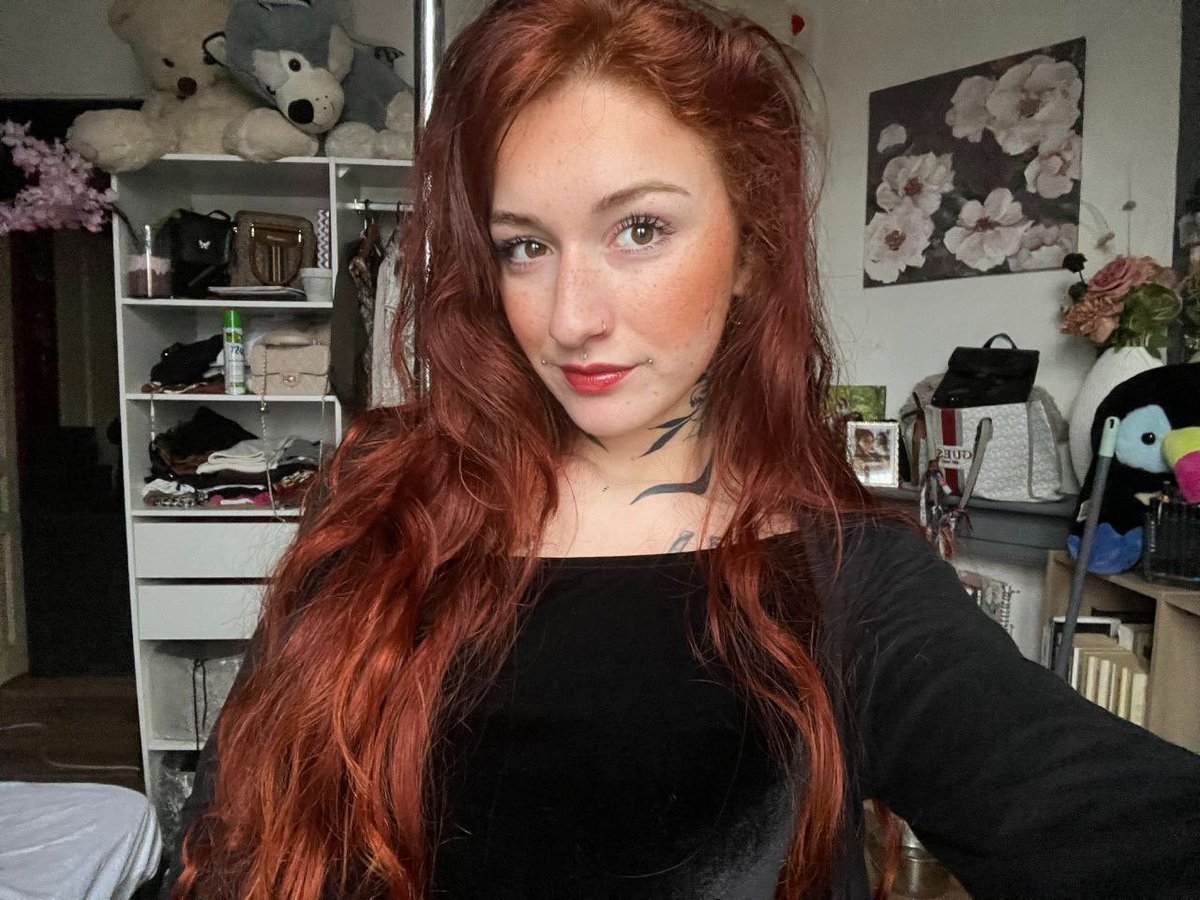 emmamncl tweet picture