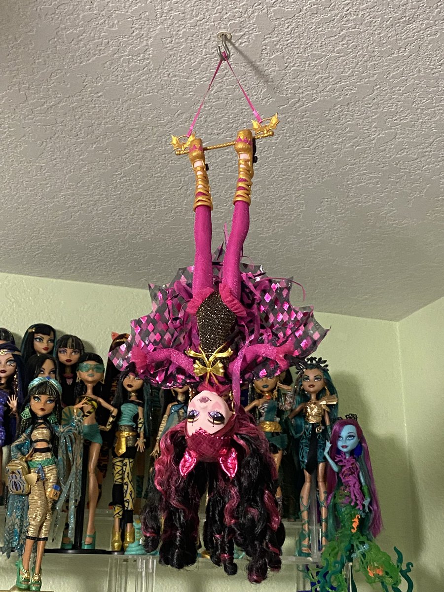 saralikesdolls's tweet image. this hook in my ceiling finally coming in handy