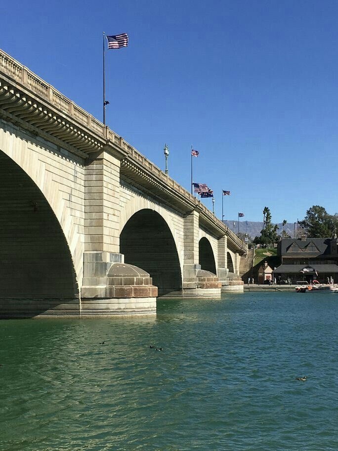 The original London Bridge was taken apart and reconstructed in Lake Havasu City, Arizona, in 1971.