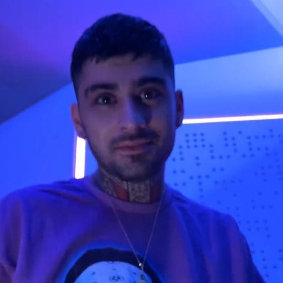 93PROJECTZ's tweet photo. Feliz 32 años a este chico de aca ❤️‍🩹

Gracias por tantos años de musica y felicidad 🤘🏼 https://t.co/Zy4DzaqcKR