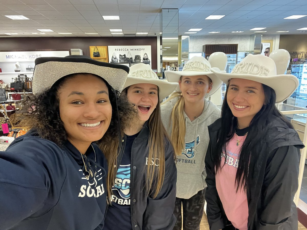 FSCJ Softball (@fscjsoftball) on Twitter photo Softball team takes on scavenger hunt today around Jacksonville!!! 
Go Manta Ray Softball!!! 🥎 post 1 Softball team takes on scavenger hunt today around Jacksonville!!! 
Go Manta Ray Softball!!! 🥎 post 1