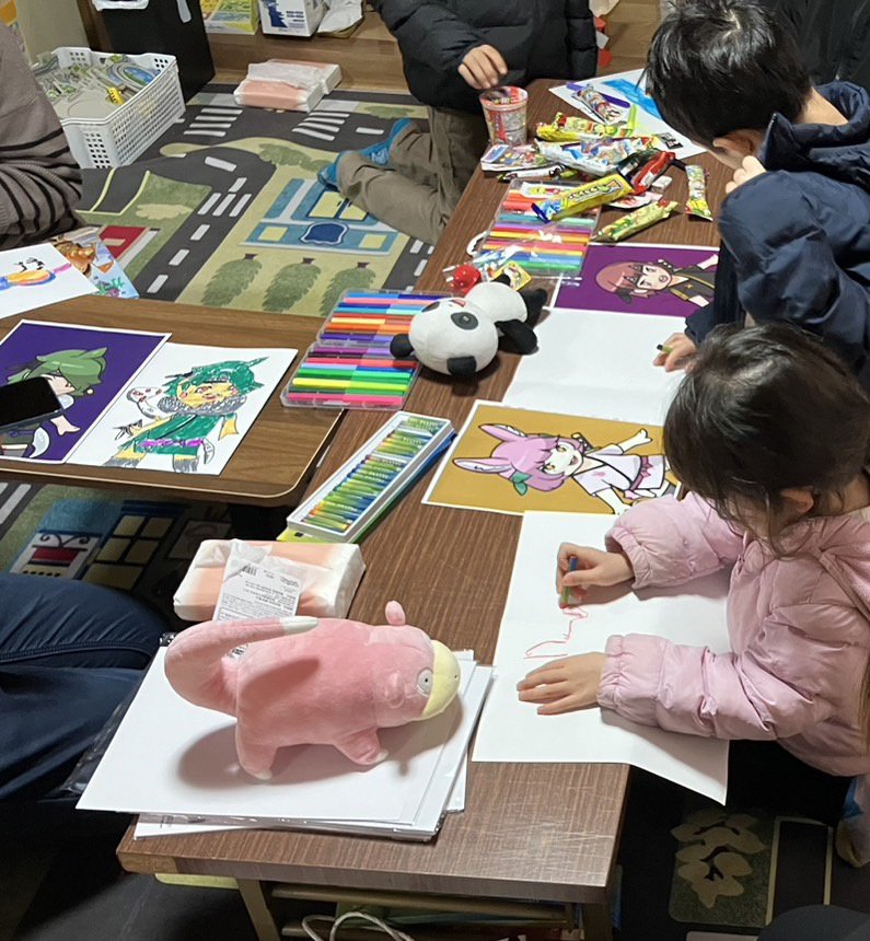 □■あと264日！■□
〜新作絵本完成への道〜

みなさんおはようございます😊☀

昨日は能登町の子ども食堂にて🎨お絵描き教室🎨を開催してきました✨

子どもたちにとても楽しんでもらえてよかったです🙌✨

今後も継続的に被災地に対して支援をしていきたいと思っています🍀