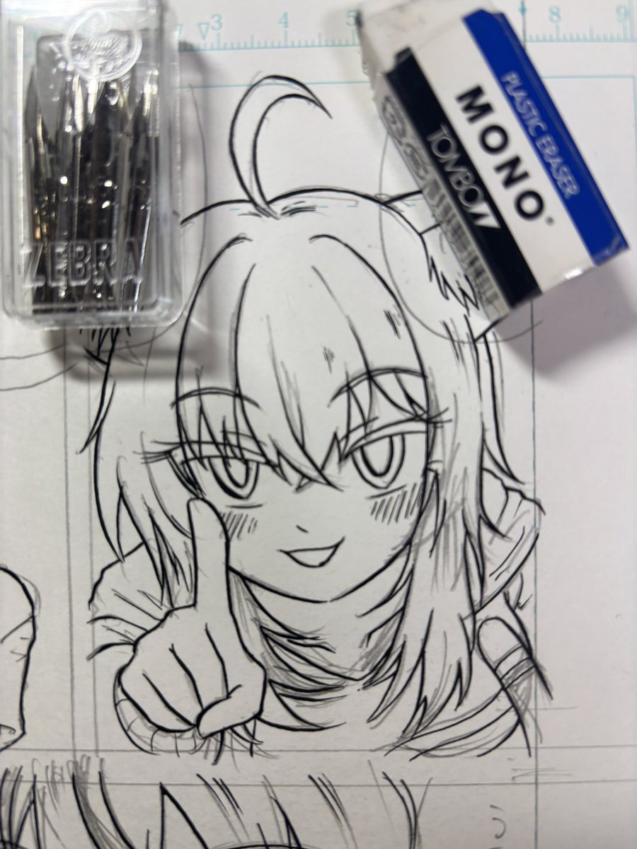 数ヶ月ぶりにまんが描いて絵が荒れまくりの1ページ目と、やっと感覚を思い出してきた4ページ目の一コマ。ただしいまだにアホ毛の付け根がようわからん。
ペン入れあと半分!やっとインクが怖くなくなってきたぜ!