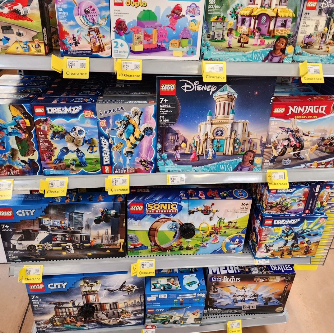 LVFunkoholics's tweet photo. Spotted some Clearance deals @Walmart
Clearance items pricing and availability may vary depending on store location.

#Lego #Clearance #clearancefinds #megaconstrux #beatles #legominifigs #legodeals #clearancefind #Walmartdeals #lasvegasfunkoholics  #Walmart #Legos #legocity https://t.co/KnqnLLtqOj