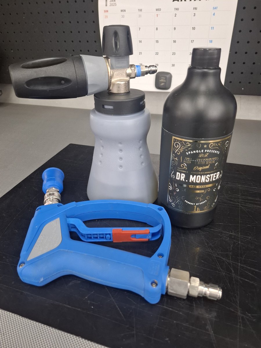 autobacs_tama's tweet image. おはようございます☀
今朝は少し雪がぱらついたよーな多摩地区です
TAS最終日🎪
ﾜﾀｸｼはこれから洗車です🤣
MTMショートガン&amp;amp;フォームランスでSPANGLEのプレウォッシュシャンプーから行きます(｀･ω･´)ゞ

#MTM
#泡洗車
#SPANGLE