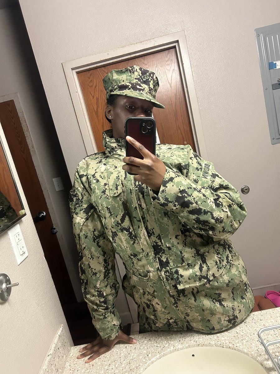 mimibrat_'s tweet photo. bad bitch in uniform 😛😛 https://t.co/PHXOhpL7Db