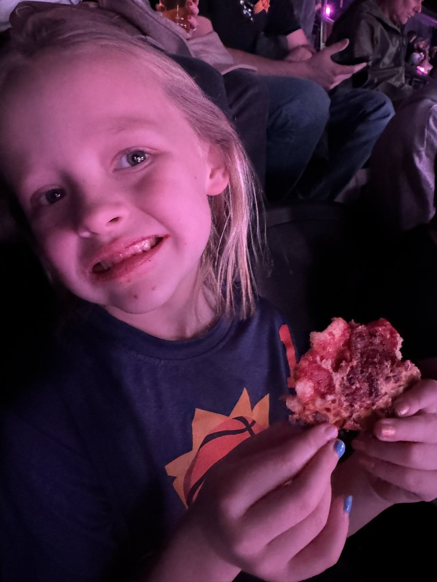 mcguireauctions's tweet photo. Basketball and snacks, a tale as old as time. https://t.co/iHMM4CRyg4