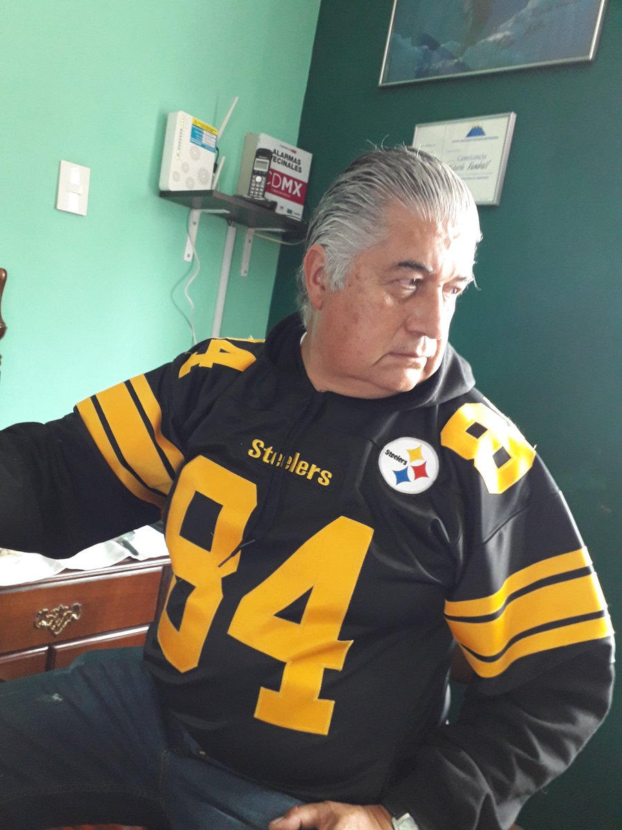 VendrellRoberto's tweet photo. Saludos al equipo de Televisa, un abrazo al cumpleañero y #HereWeGo #NFLEnTelevisa @TUDNMEX https://t.co/FPCJnAKfvy