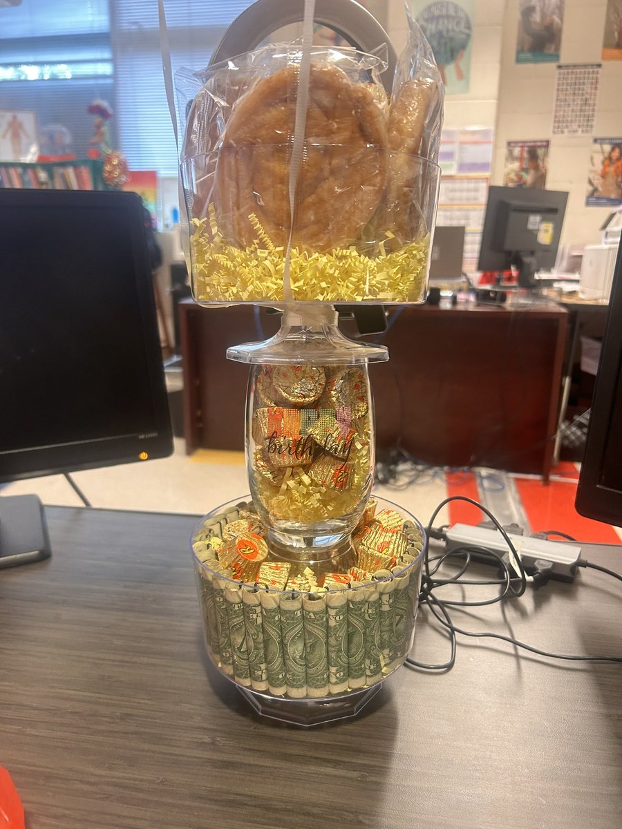 What a birthday surprise!!! The best friendships often start in the workplace. Shared goals, mutual respect, and countless laughs create bonds that last a lifetime. Cheers to colleagues who become family! 💼✨B’day- 9/12/24