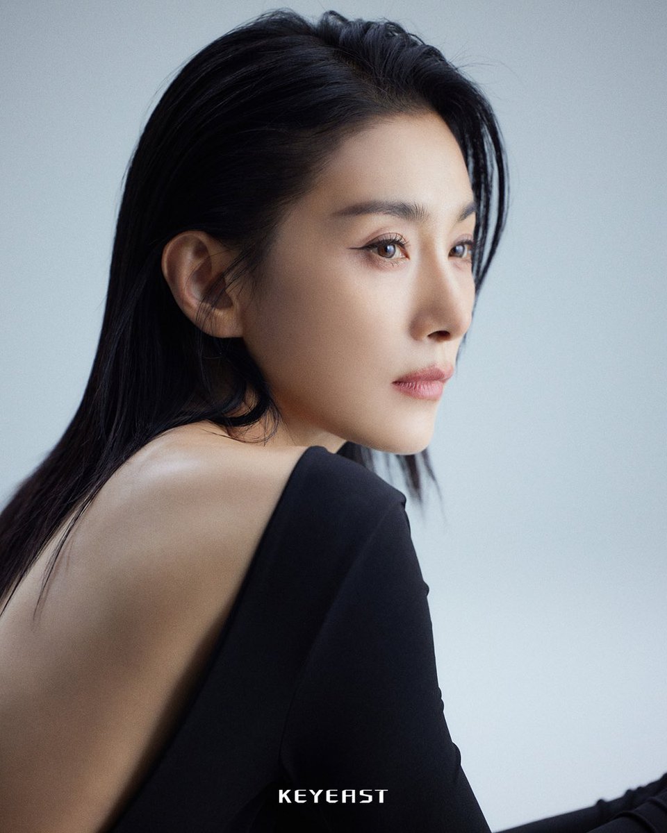 [#김서형 - Commercial]
김서형 배우의 에버셀 광고 비하인드가 도착했습니다!

촬영 내내 GOAT한 비주얼✨로 감탄에 감탄을 불러 일으킨 
김서형 배우를 지금 바로 #키이스트블로그 에서 만나보세요!
➡️ m.blog.naver.com/keyeastofficia…

#KimSeoHyung #김서형뮤즈 #김서형광고 #에버셀 #ecercell