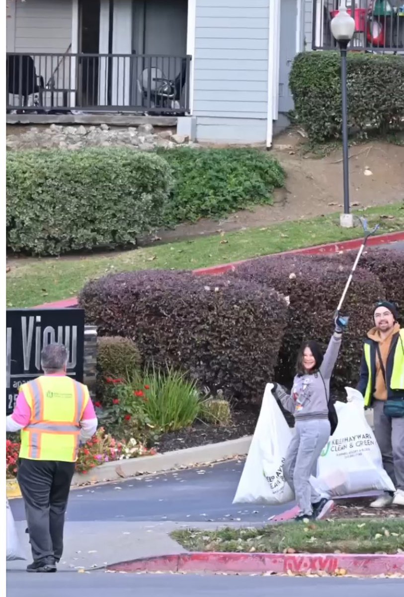 TomFerr83040261's tweet photo. An excellent community clean-up event starts tomorrow at Pearls Cafe at 9 a.m. Please come over if you can help clean up a local Hayward neighborhood. Thank you🙏 https://t.co/t7qpqLlmkS