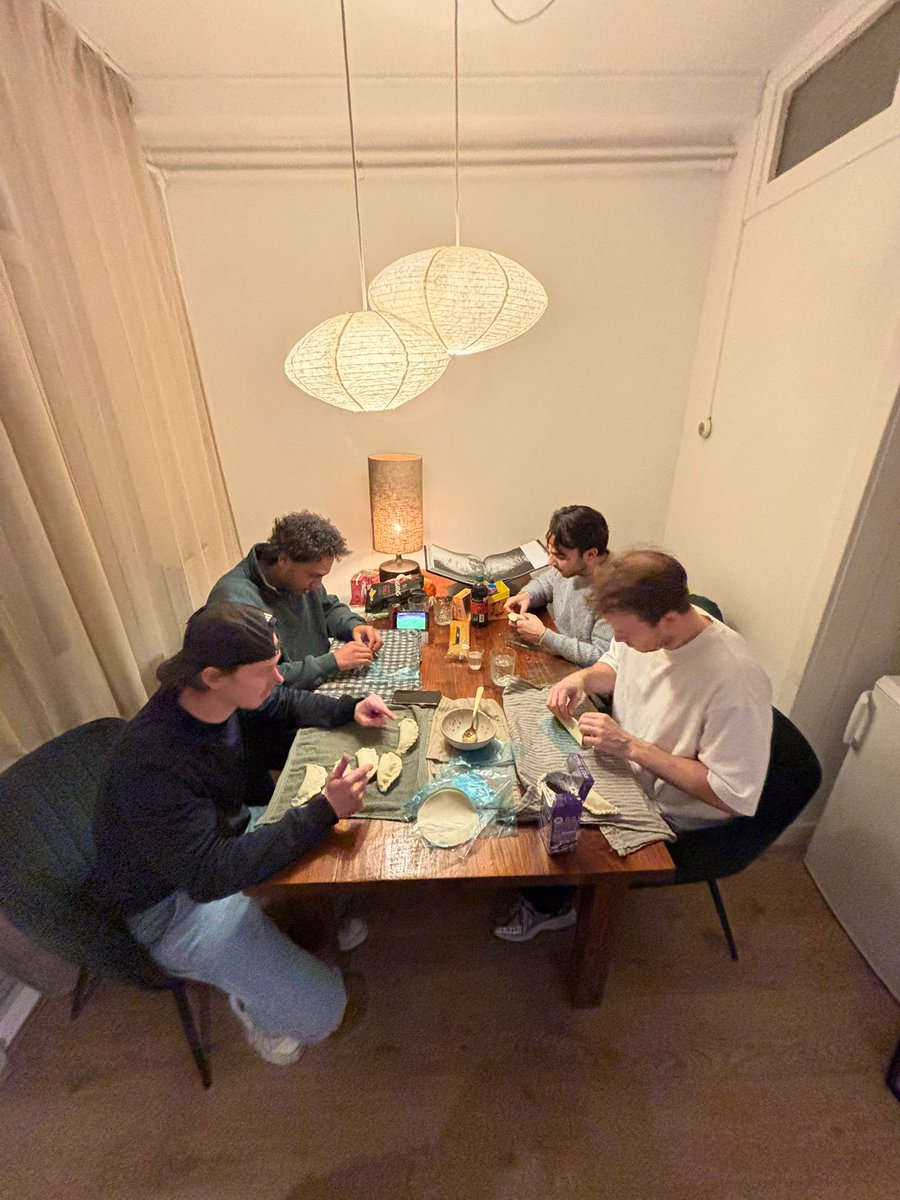 AminaAugusto's tweet photo. Hace unos días le pedí a mí holandés que me ayude a hacer empanadas. Aprendió, le encantó y hoy me pidió que le comprara tapas de empanadas para hacer empanadas con sus amigos (todos holandeses) https://t.co/IkuHdPxfpi