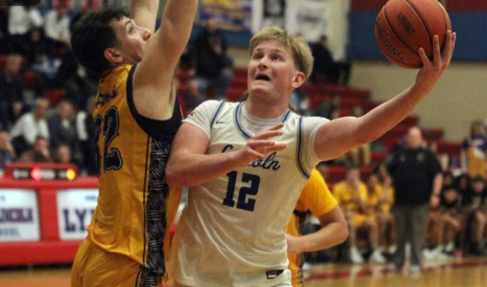 Special Shoutout to Creighton Bracker, who last night vs Bellevue West recorded 20 points &amp; 20 rebounds!!!
Anexclusive club and great accomplishment vs a quality ranked opponent!  Congrats Creighton!!

＊Photo Credit to Austin Heinen