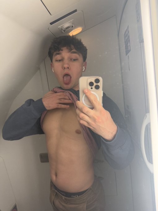 Any men out there still find an all natural man body attractive? https://t.co/t49SQi59Eb https://t.c