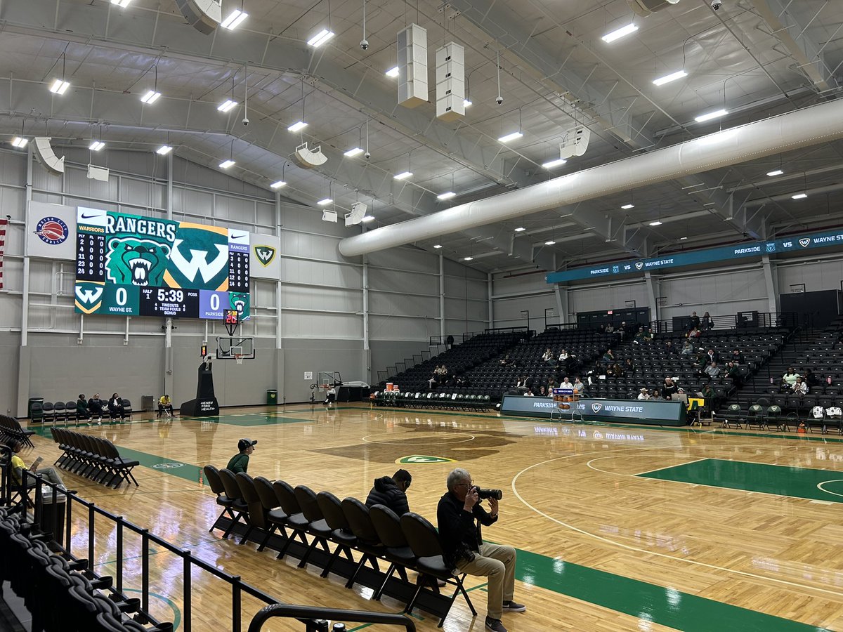 eberch5's tweet photo. 8 games, 7 days, and 4 arenas 

7 wins makes that even greater

Gotta love it 🏀🎙️ https://t.co/AdPO2u3K7O