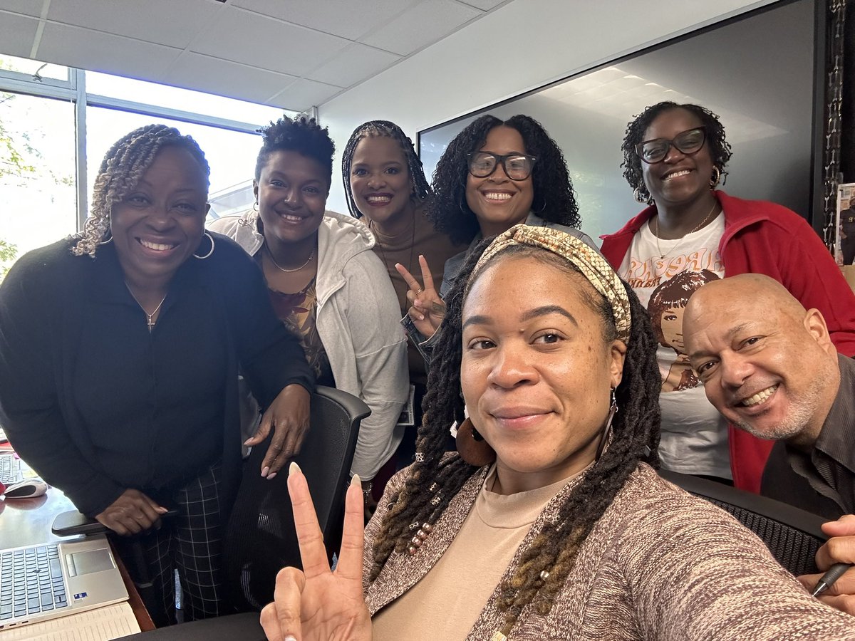 Reese_the_Educator (@reese_educator) on Twitter photo School Leadership Team group selfie sent to a colleague who isn’t here with us 🫶🏾 <a href="/apsyoungms/">Young Middle School</a> School Leadership Team group selfie sent to a colleague who isn’t here with us 🫶🏾 <a href="/apsyoungms/">Young Middle School</a>
