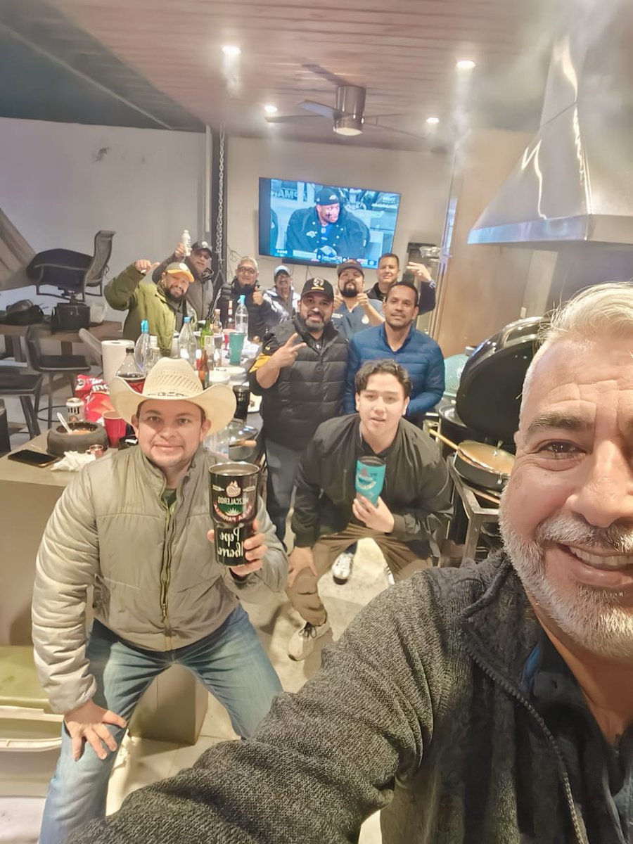 Patulakid's tweet photo. #NFLtelevisa  todos #laredofantasyfotball apoyando a los #steeeler https://t.co/ZFZjLa1Xvr