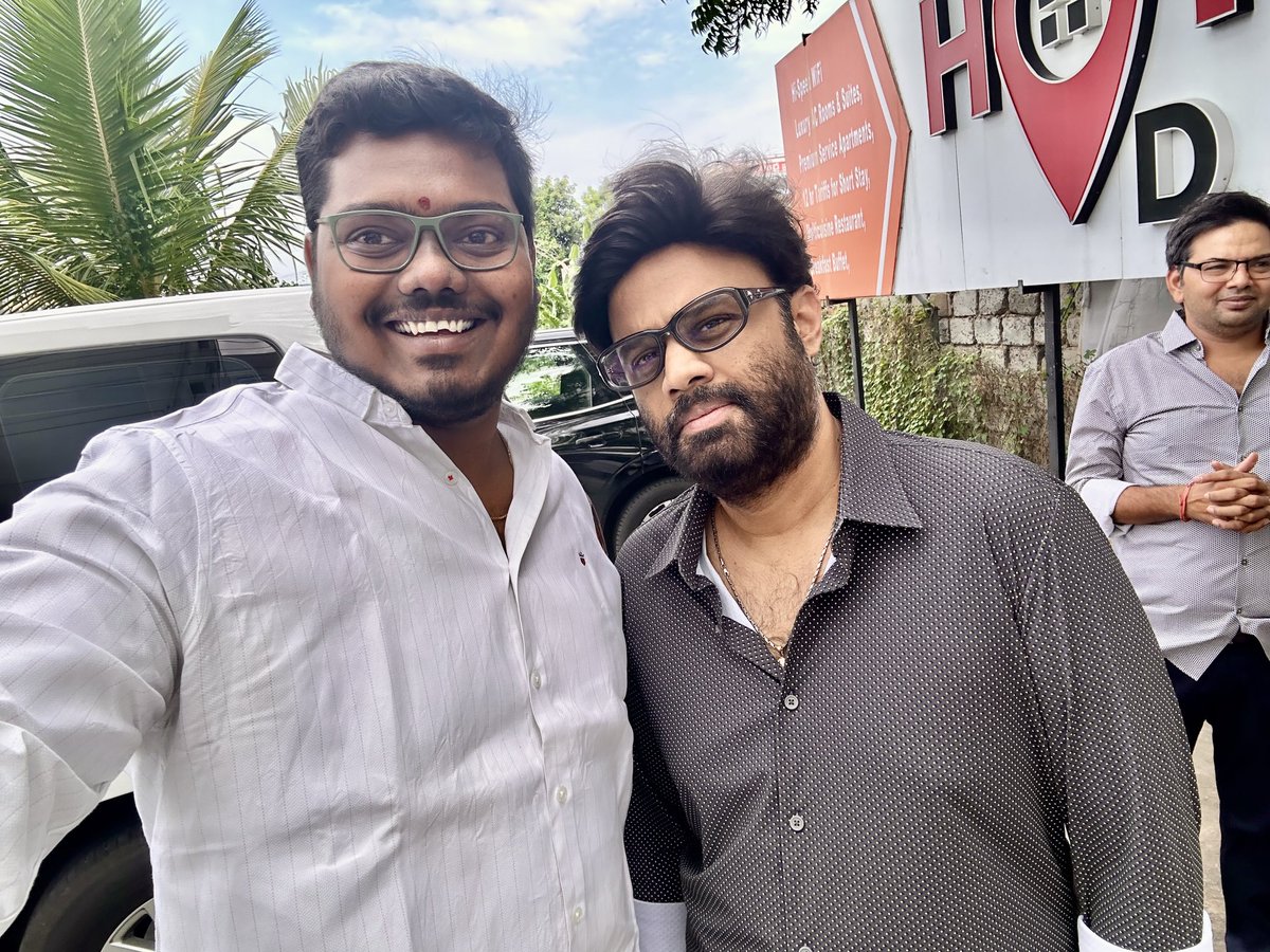 mk1000003's tweet photo. #daakumaharaj ⁦@vamsi84⁩ anna movie keka ⁦@MusicThaman⁩ ⁦@dirbobby⁩ 👍👍👍 https://t.co/eciTPyFFzL