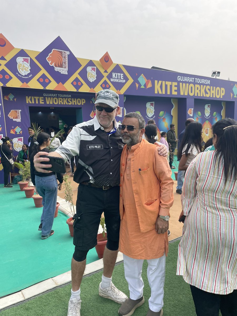 VimalUpadhyay's tweet photo. અમદાવાદ રિવરફ્રન્ટ ખાતે ગુજરાત રાજ્યના મુખ્યમંત્રી શ્રી ભૂપેન��દ્રભાઈ પટેલજી,કેબિનેટ મંત્રીશ્રી અને દેશ-વિદેશના વિવિધ આમંત્રિત મહેમાનશ્રીના હસ્તે ,🪁અમદાવાદ ઇન્ટરનૅશનલ કાઇટ ફેસ્ટવલ 2025 નો પ્રારંભ કરવામાં આવ્યો છે,(11 - 14 જાન્યુઆરી) 47 દેશના 143, ગુજરાતના 417 પતંગ રસિયા 
#પતંગ https://t.co/JXY8qE6Vmd